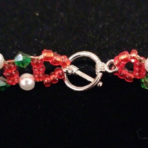 Red, Green and White Bracelet - Picture 4 of 8
